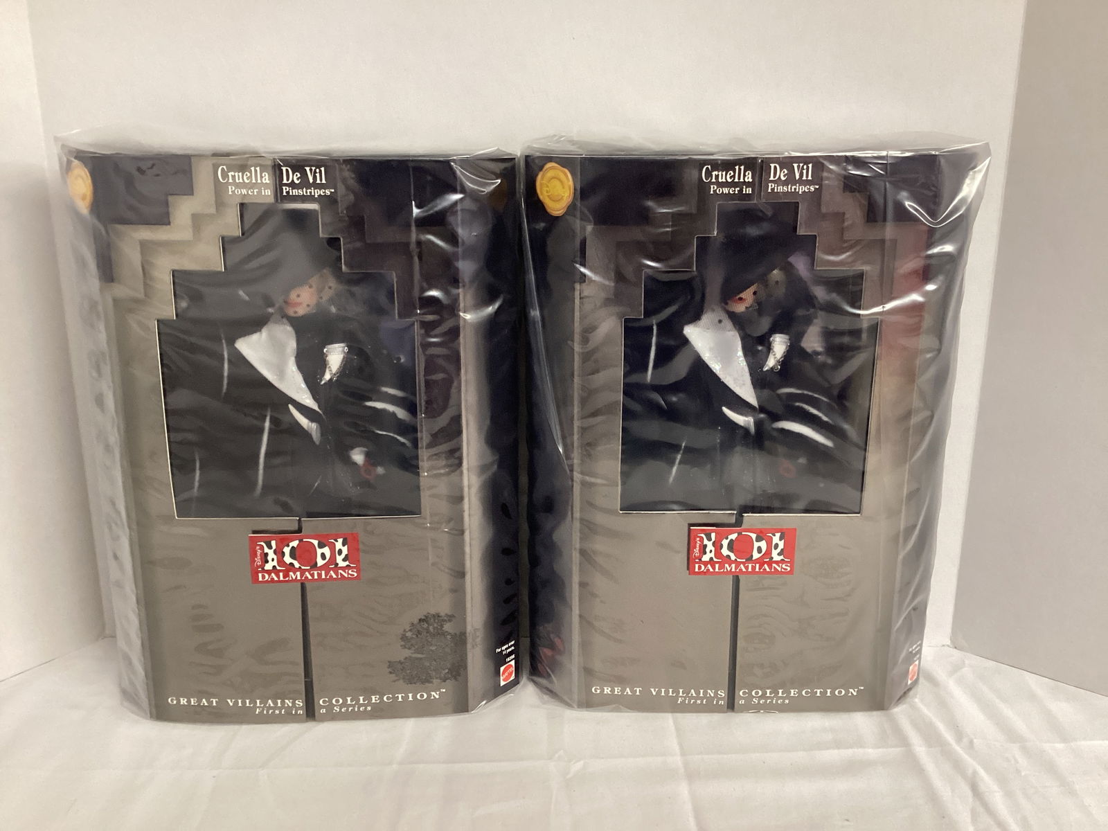 Two Disney Villains Cruella De Vil Power in Pinstripes 101 Dalmatians Dolls (1 of 4)