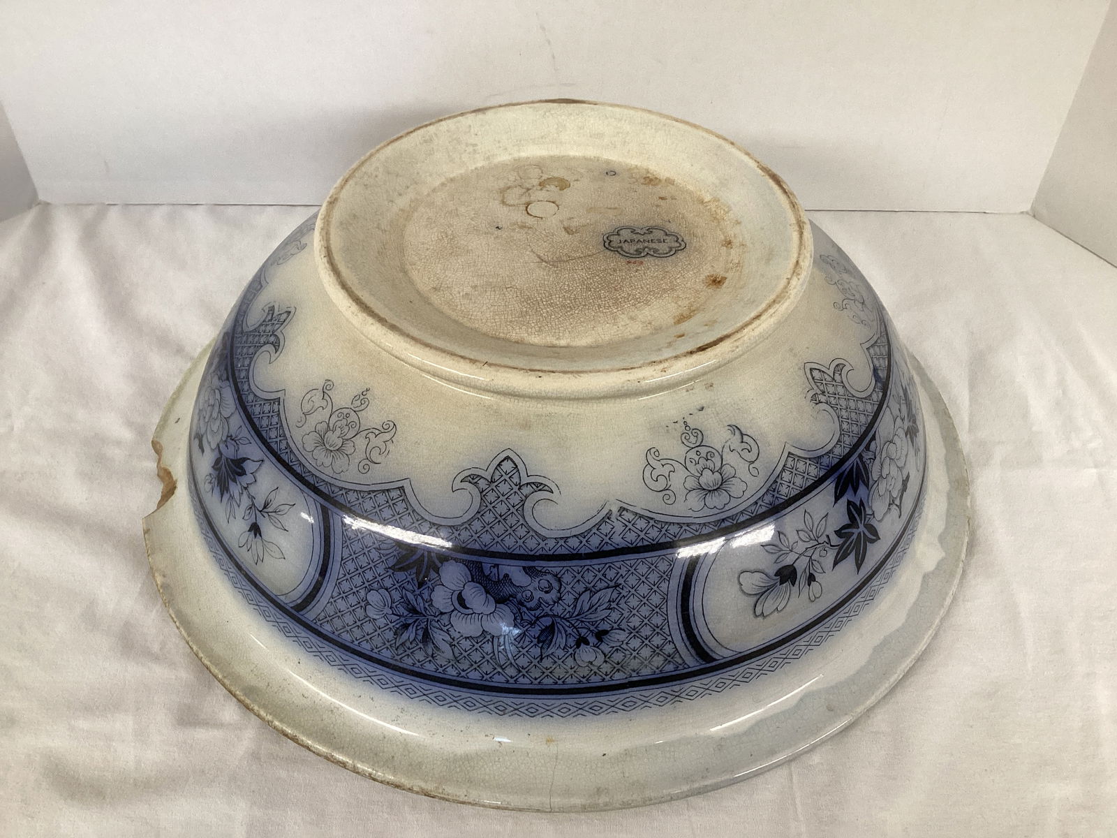 Large Antique Japanese Imari Bowl - 8