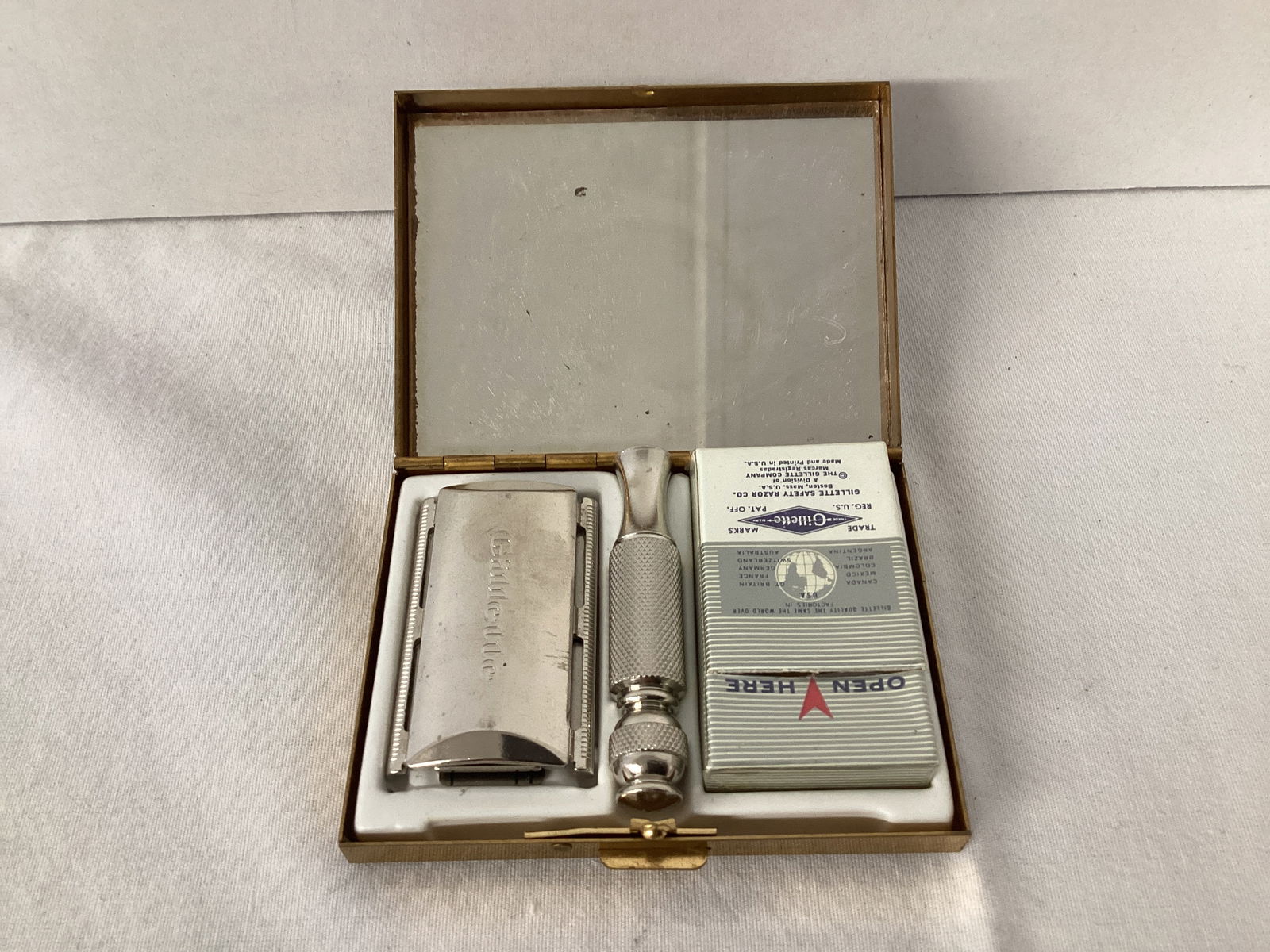Vintage Men's Travel Gillette Razor - 4