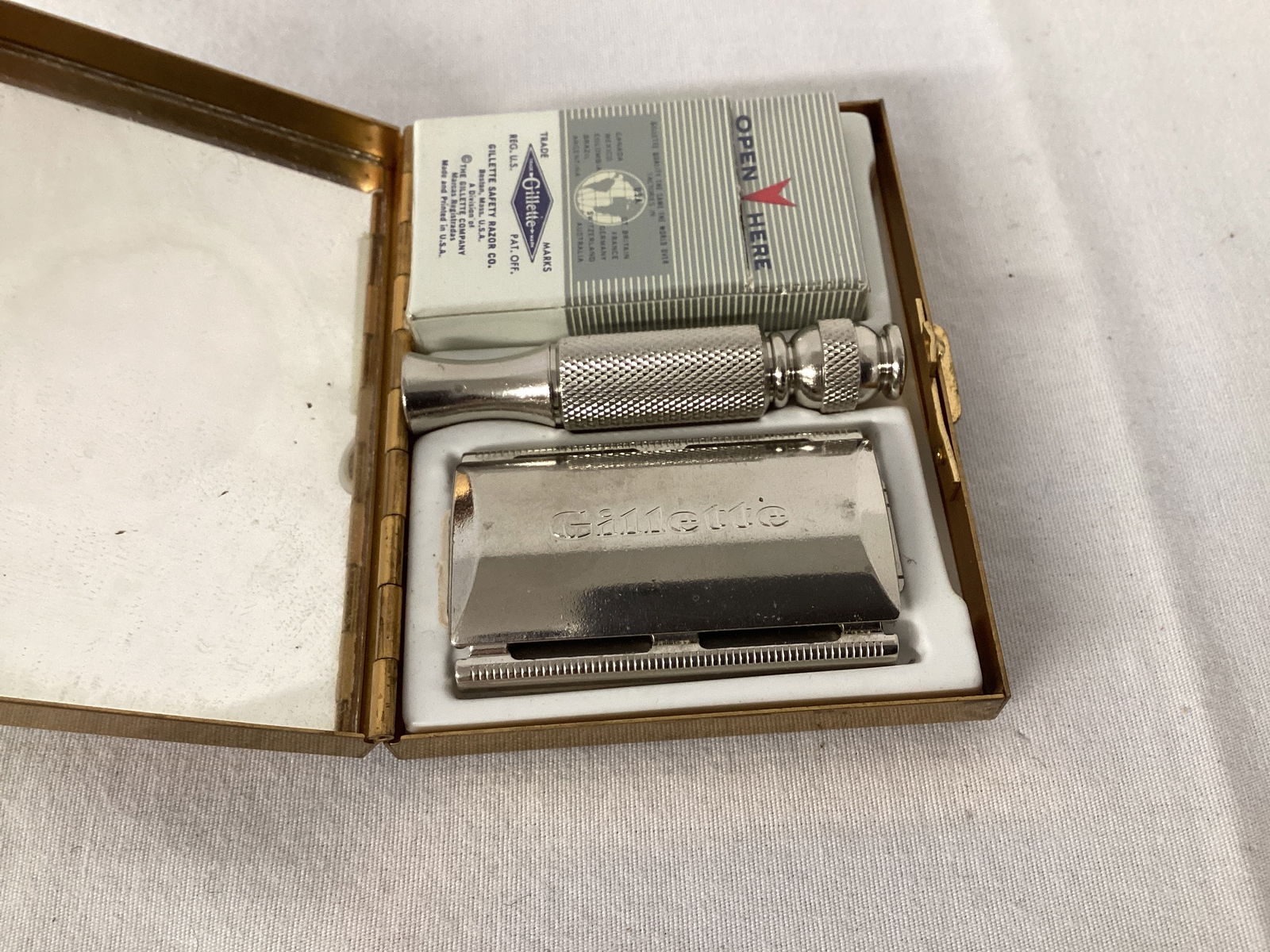 Vintage Men's Travel Gillette Razor - 5