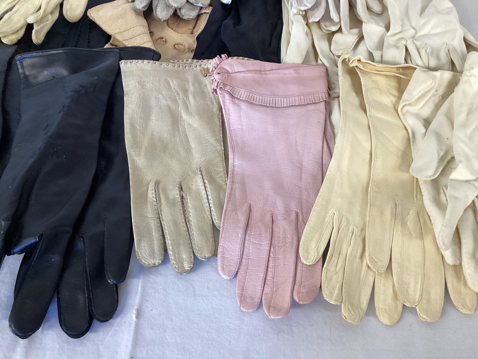 Vintage Ladies' Gloves - 4