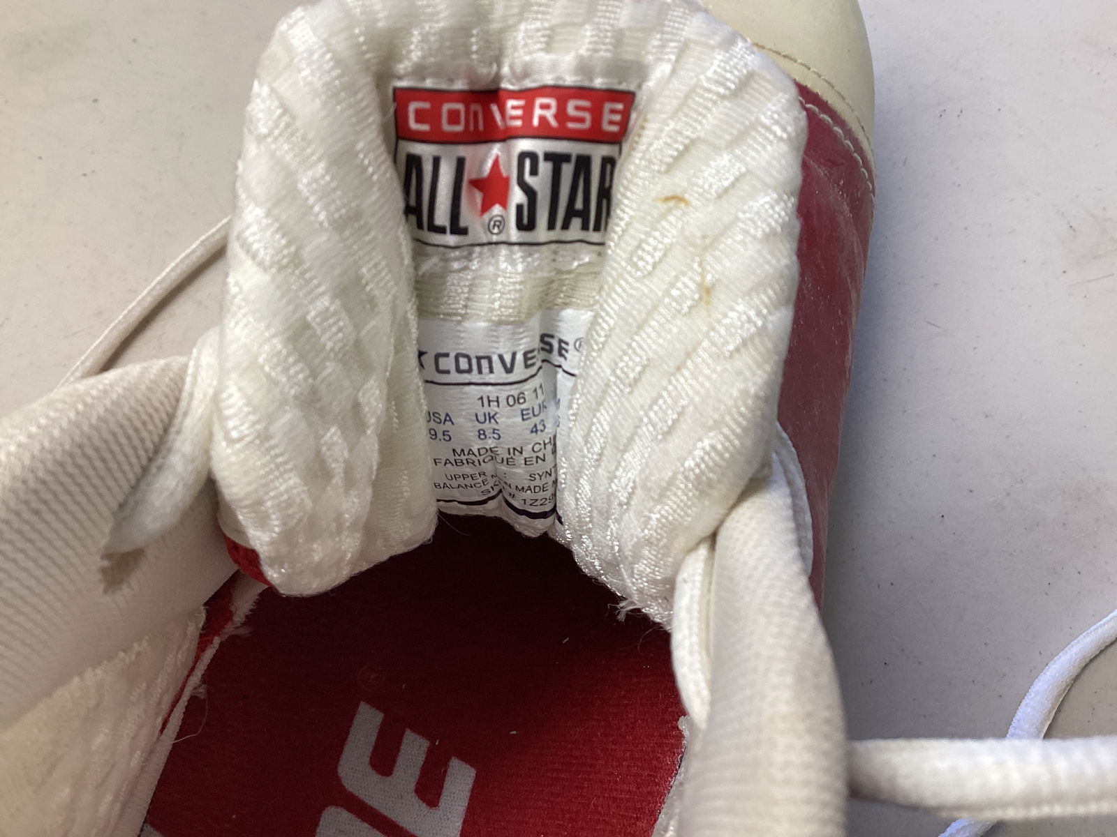 Men's Athletic Shoes - 10