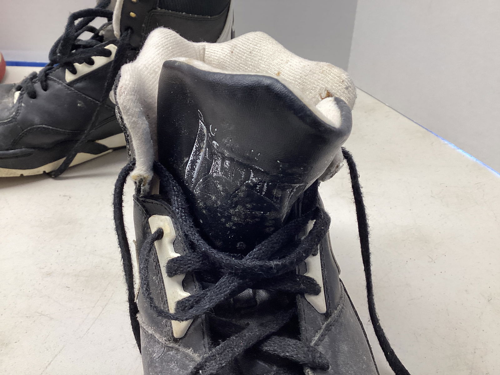 Men's Athletic Shoes - 12