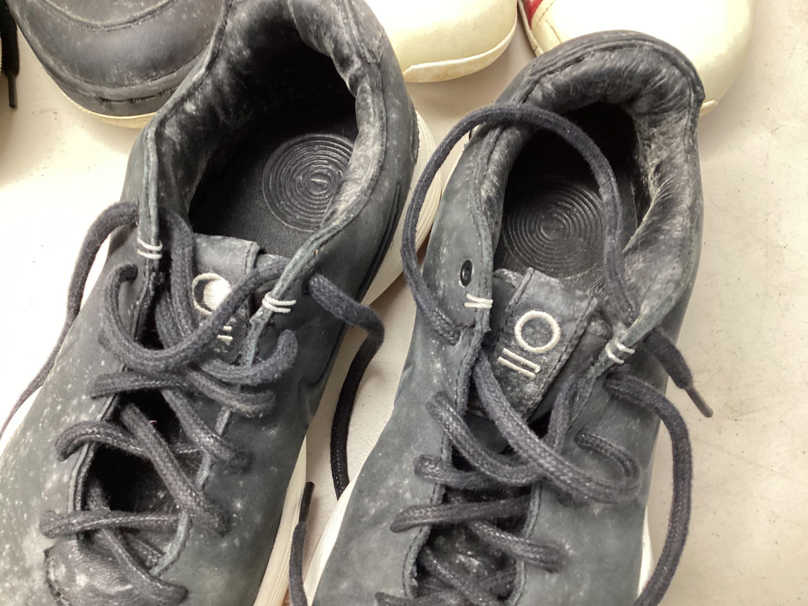 Men's Athletic Shoes - 3