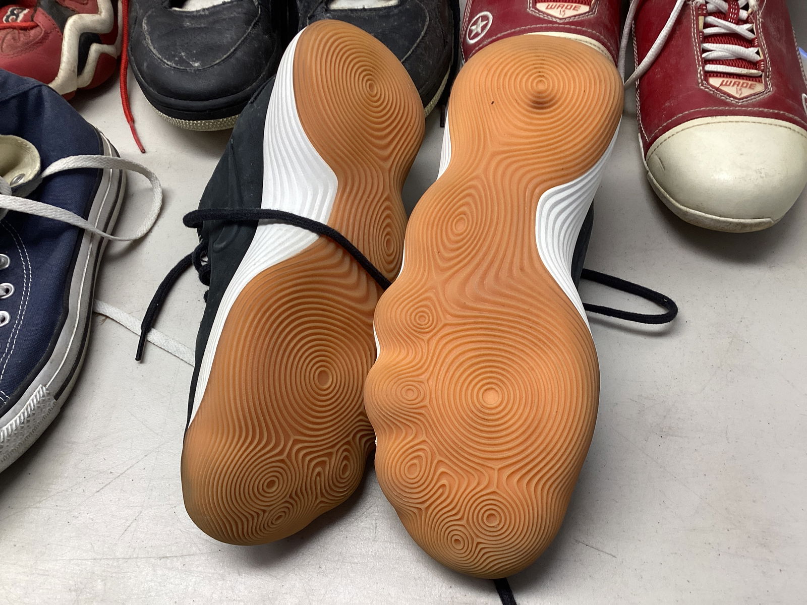 Men's Athletic Shoes - 4