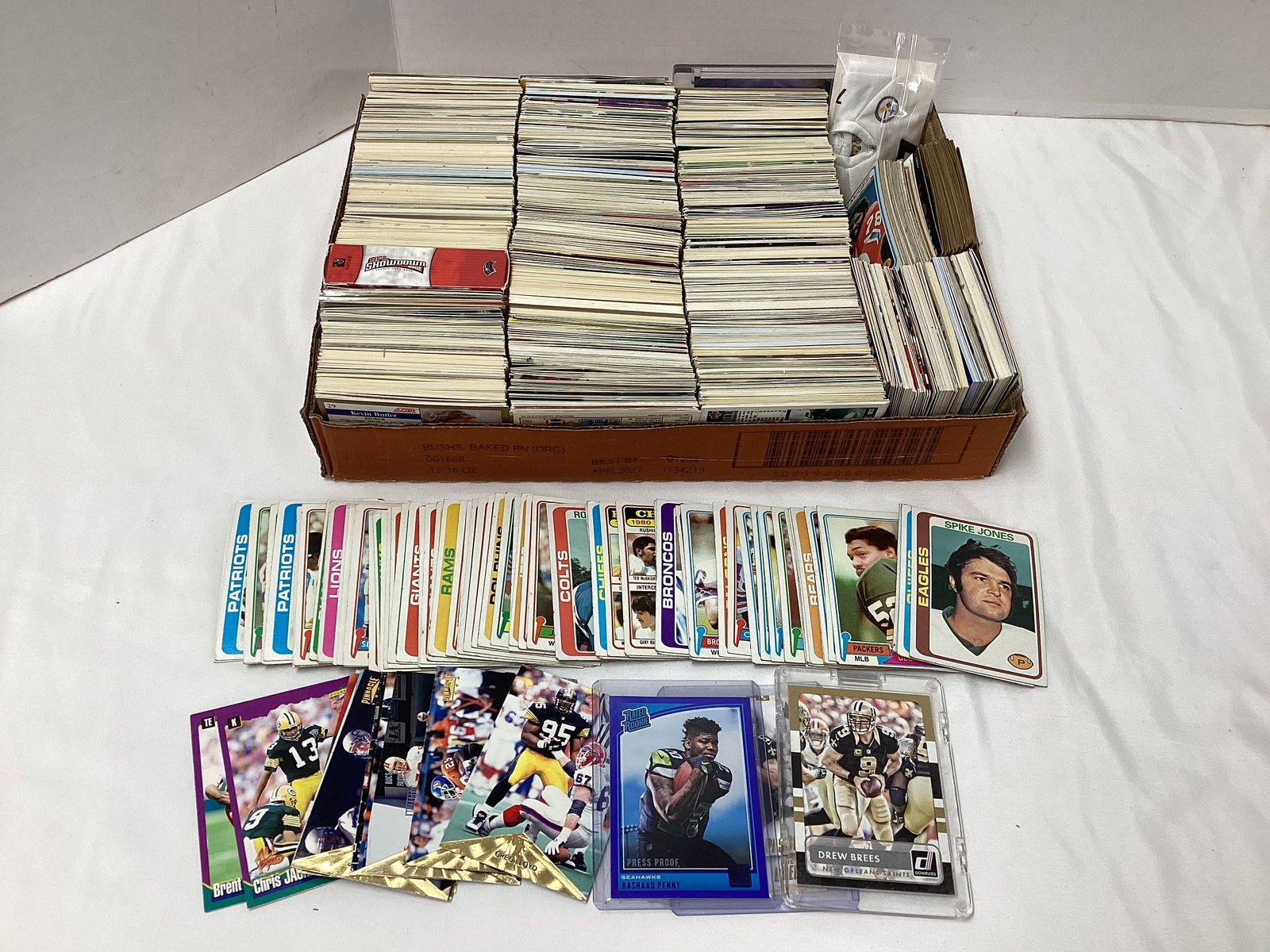 Large Collection of NFL Trading cards: . 