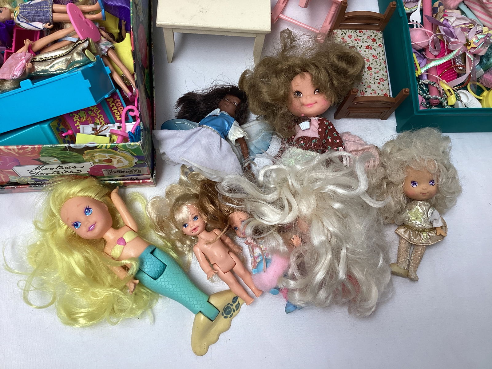 Dolls and Dollhouse Accessories - 4