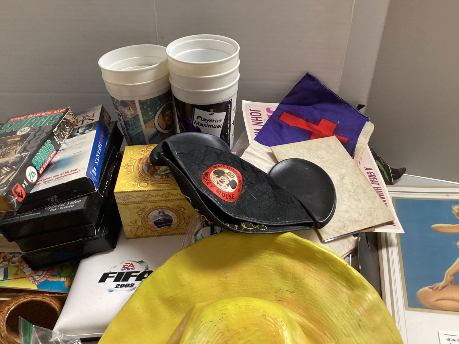 Table Lot: Seat Cushions, Beta Tapes, and More - 4