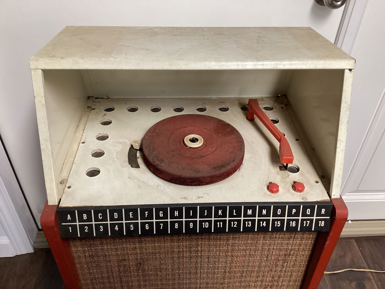 Vintage Jukette Child's Jukebox Style Record Player - 2