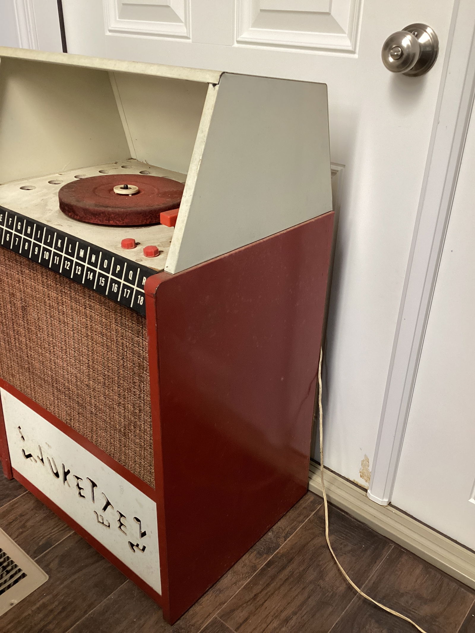 Vintage Jukette Child's Jukebox Style Record Player - 7