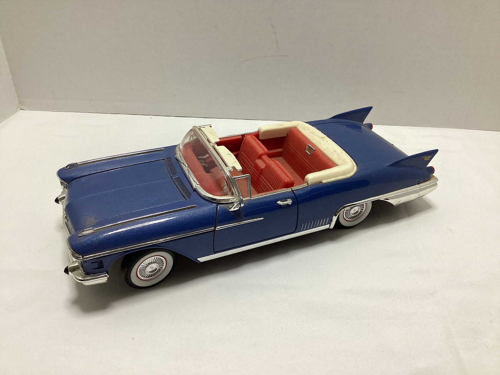 Motor Max and Road Legends 1:18 Scale Cars - 12