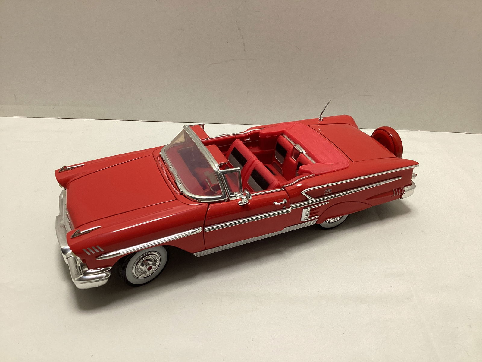 Motor Max and Road Legends 1:18 Scale Cars - 8