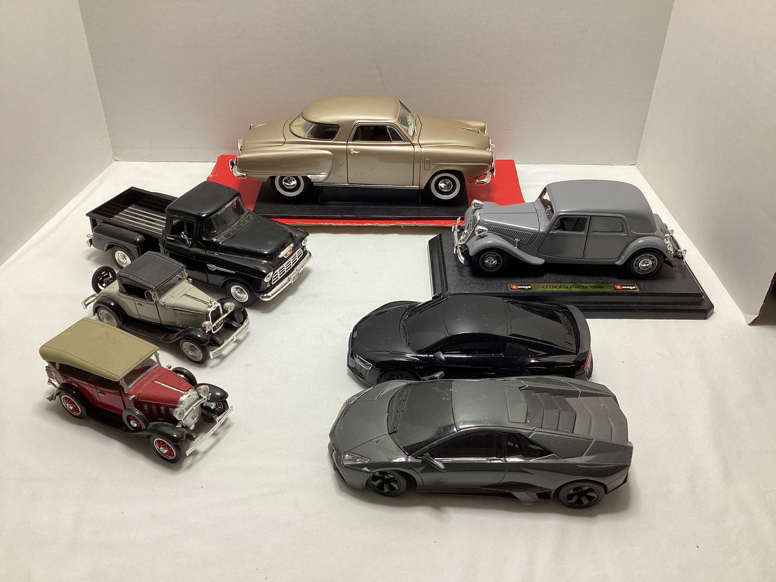 Diecast Models and Battery Operated Cars: Bburago, Maisto