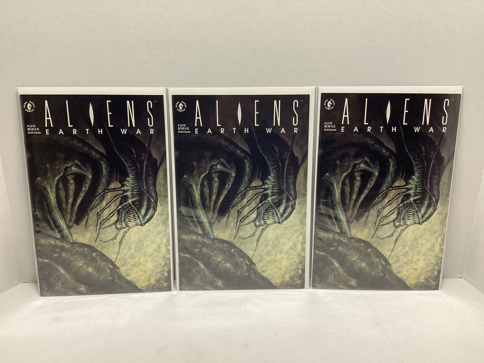 Three Aliens Earth War 4 Dark Horse Comic Books (1 of 4)