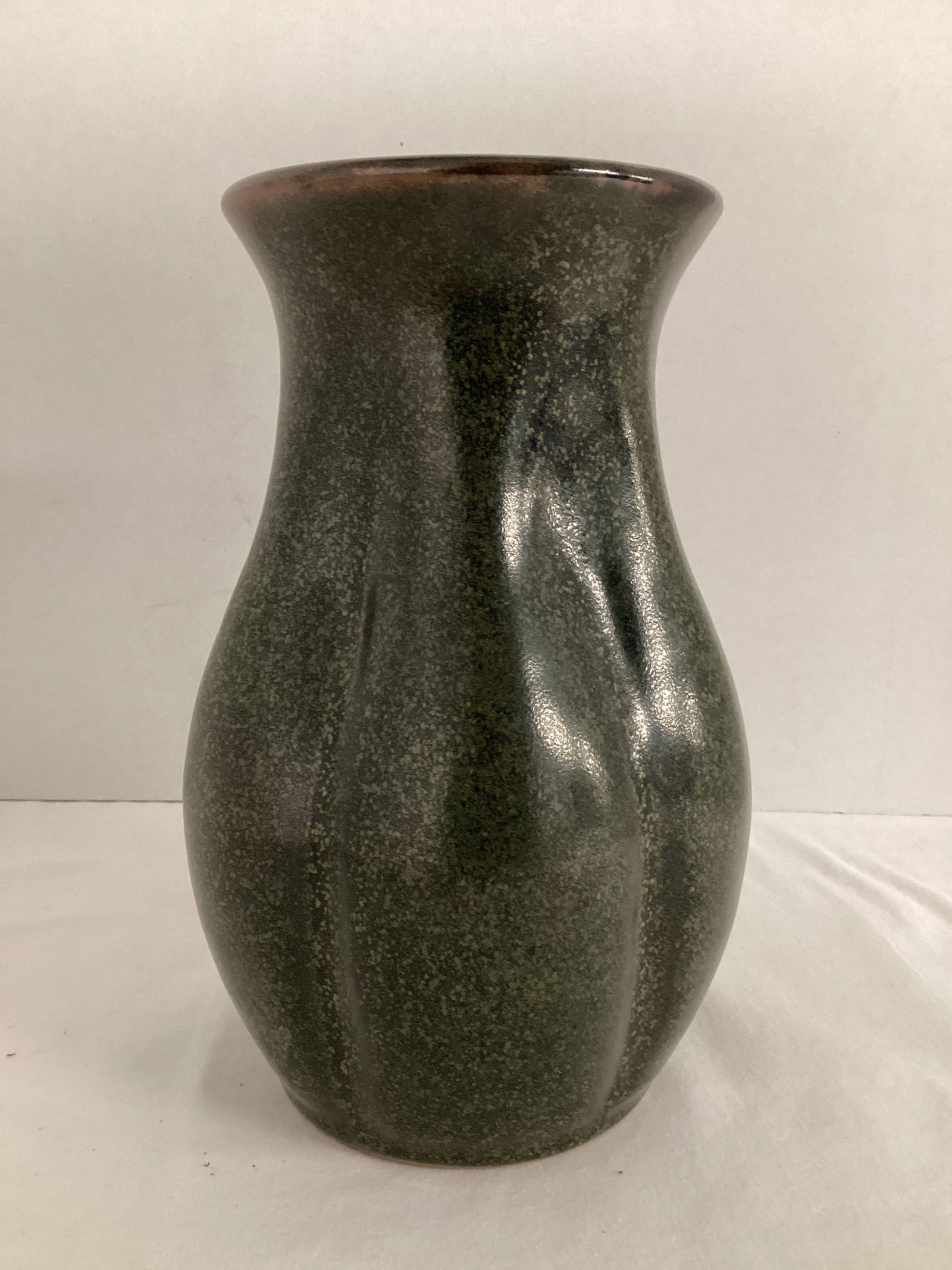 Door Pottery Signed Vase: 7 1/2" h 