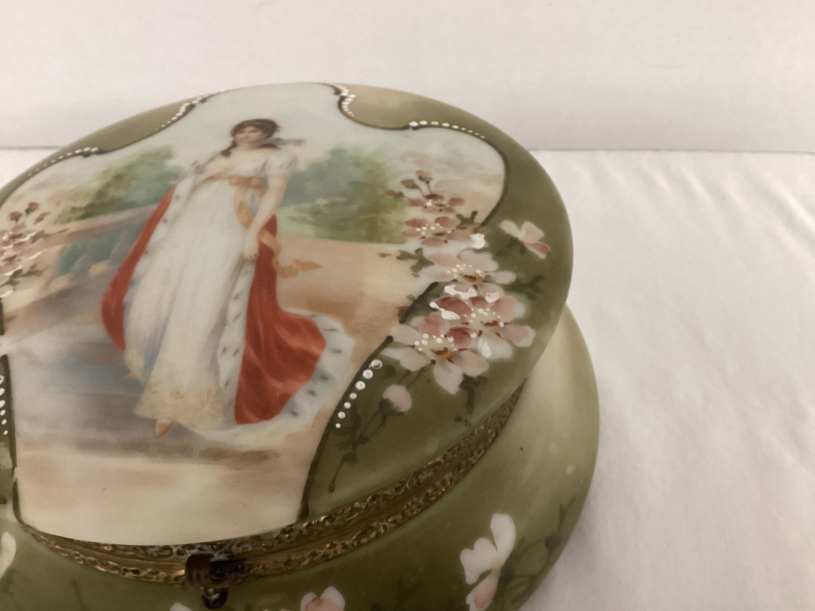 Nakara C F Monroe Antique Glass Dresser Box with Hinged Lid - 4