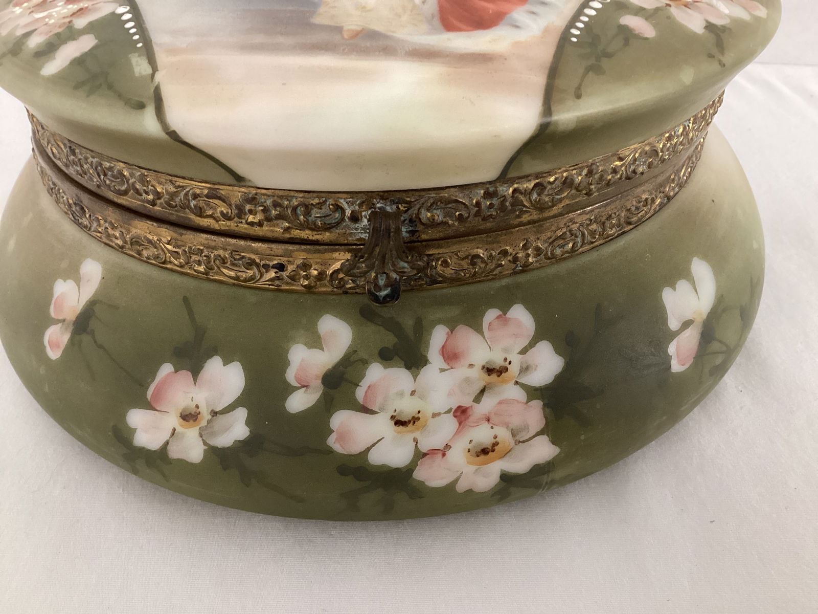 Nakara C F Monroe Antique Glass Dresser Box with Hinged Lid - 5