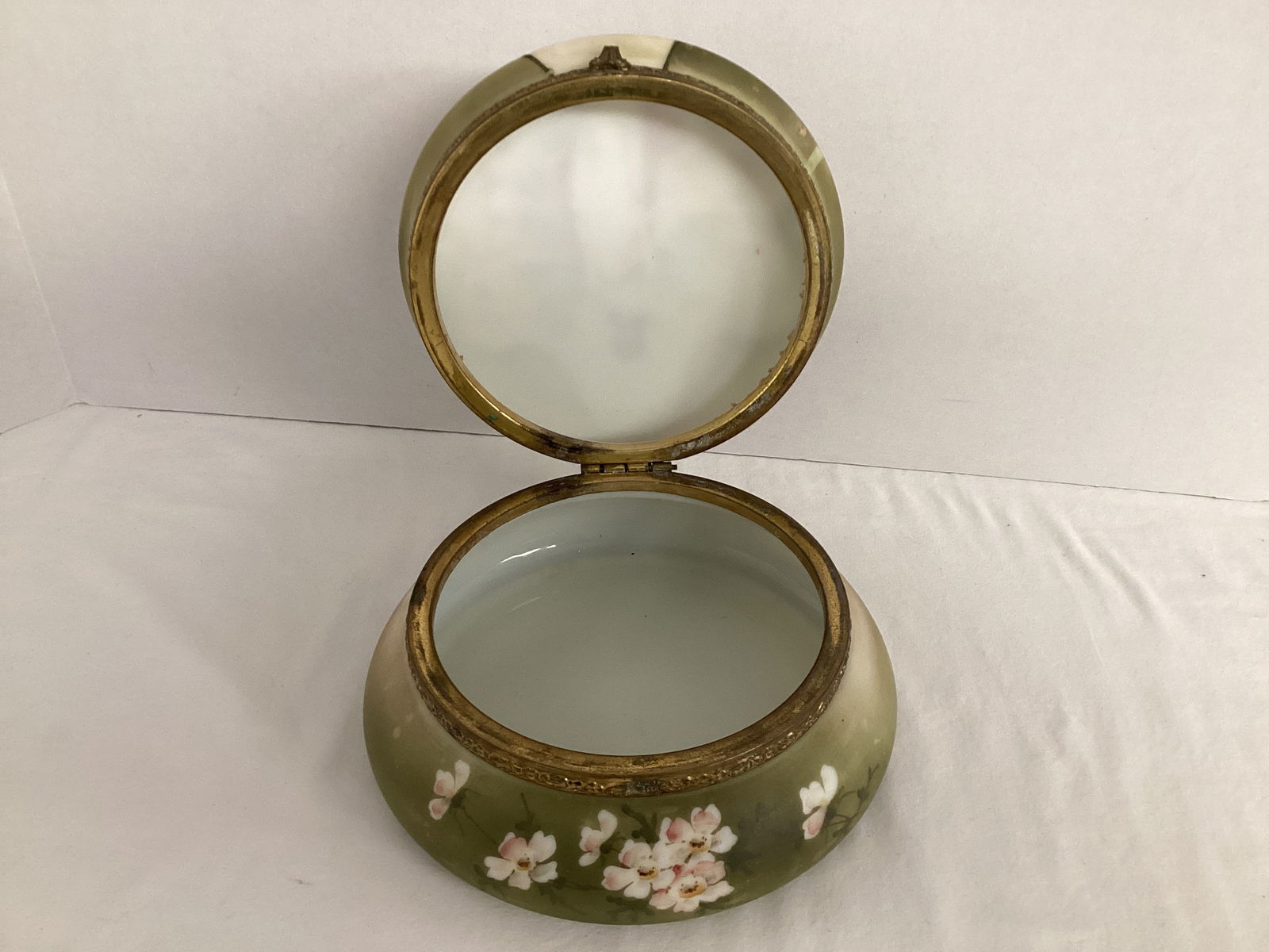 Nakara C F Monroe Antique Glass Dresser Box with Hinged Lid - 6