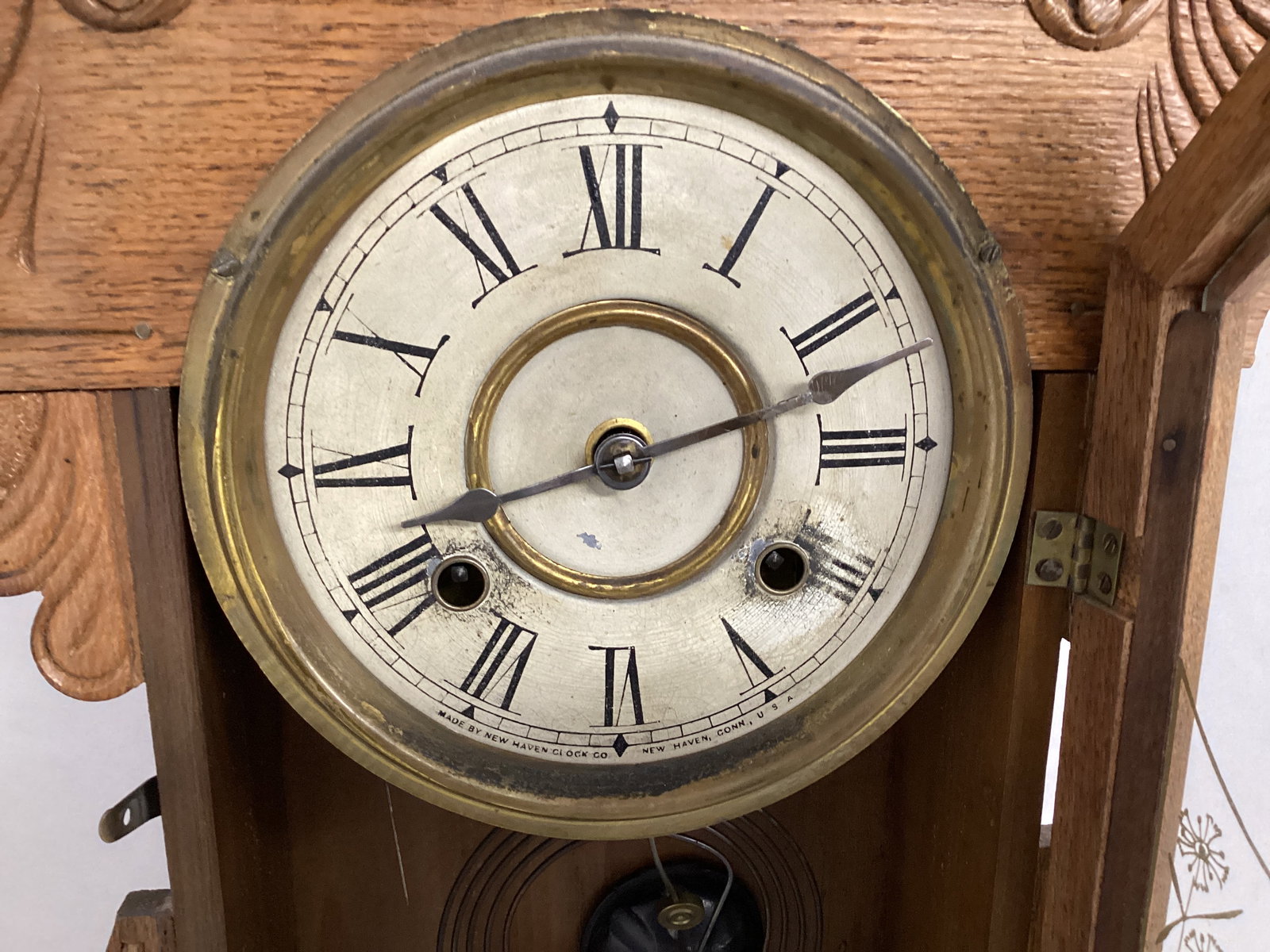 New Haven Clock Co. Antique Oak Gingerbread Mantle Clock with Key - 3