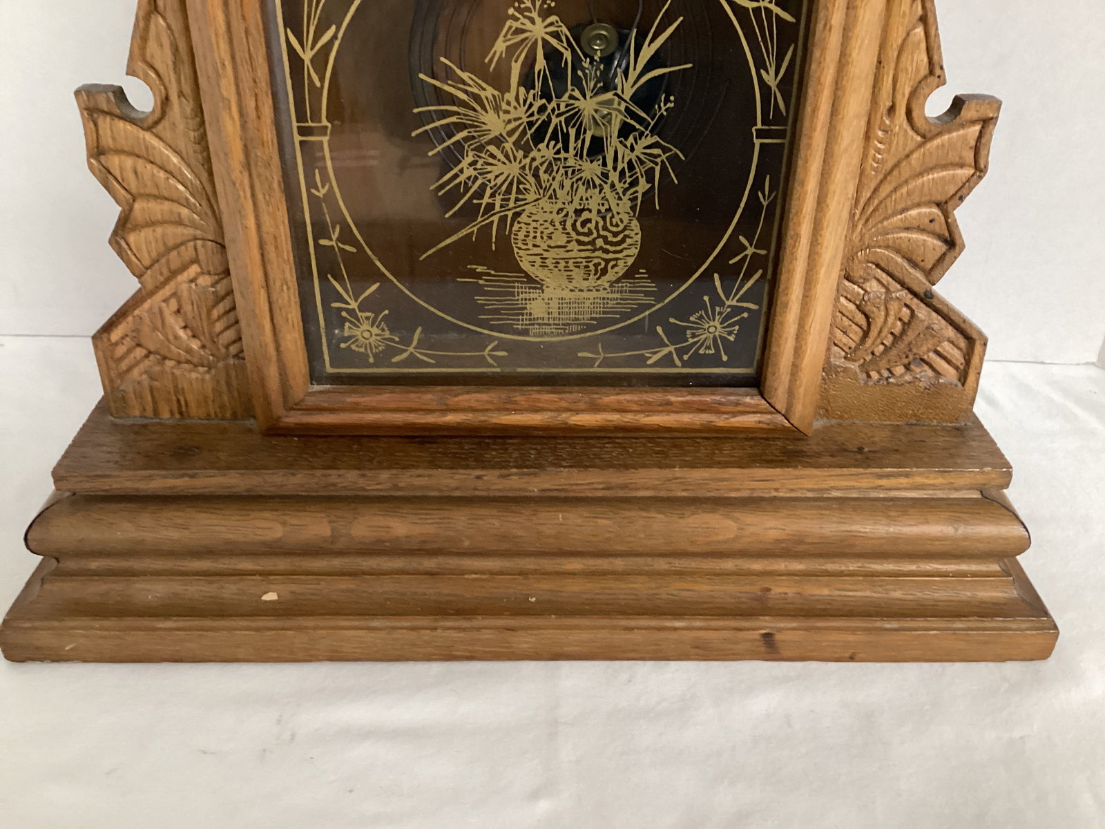 New Haven Clock Co. Antique Oak Gingerbread Mantle Clock with Key - 7