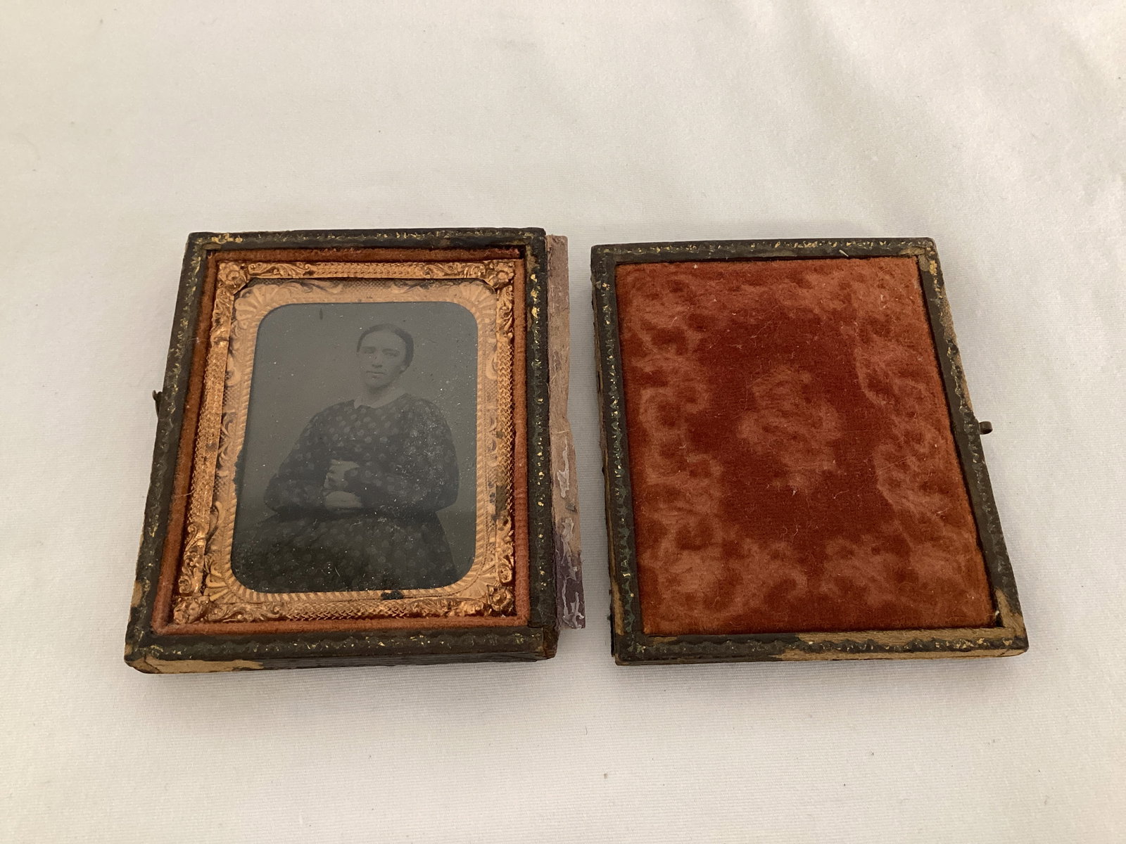 Antique Daguerreotype Photograph in Case (1 of 6)
