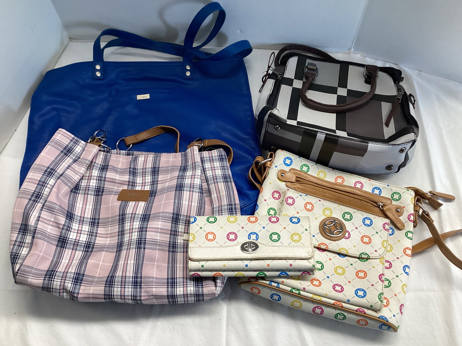 Women's Purses: some wear 