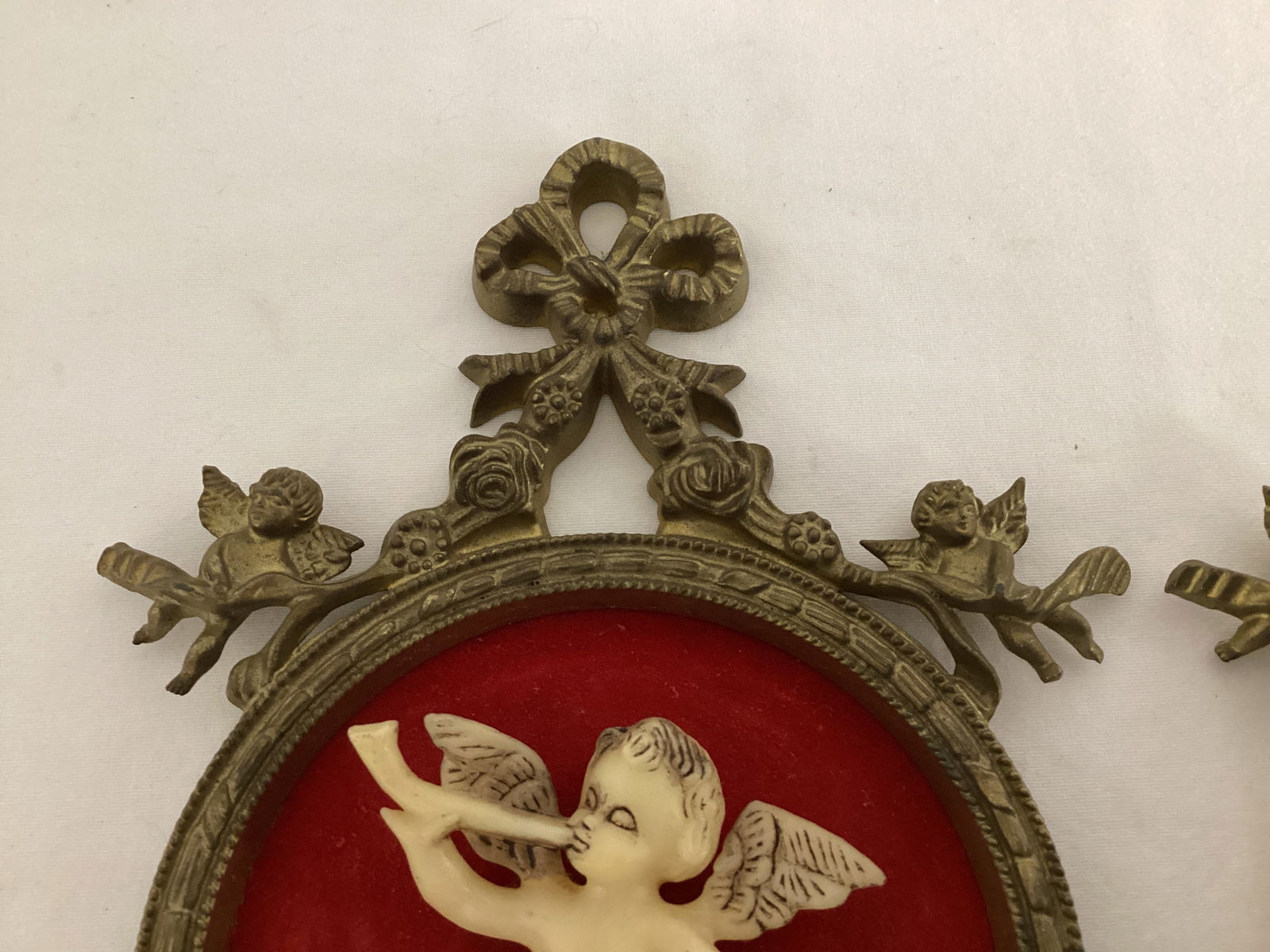 Pair of Vintage Frames with Attached Cherubs - 2