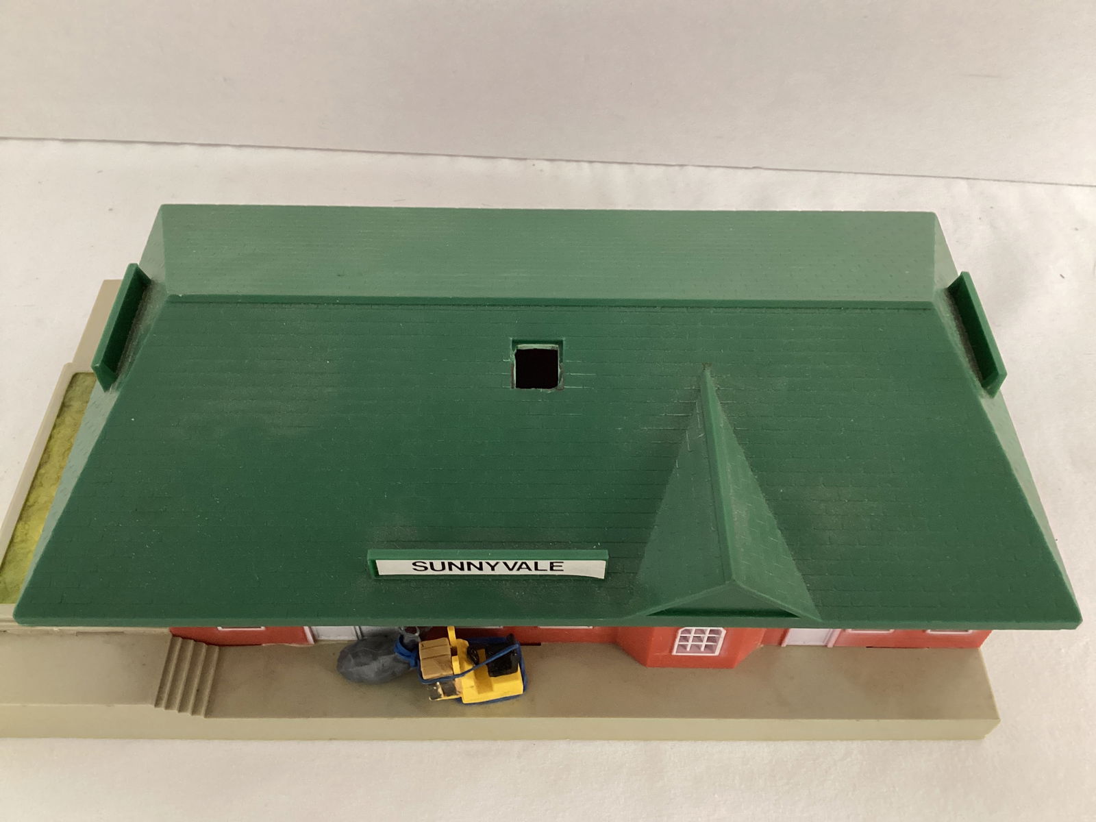 Bachmann HO Scale Model Train Station - 4
