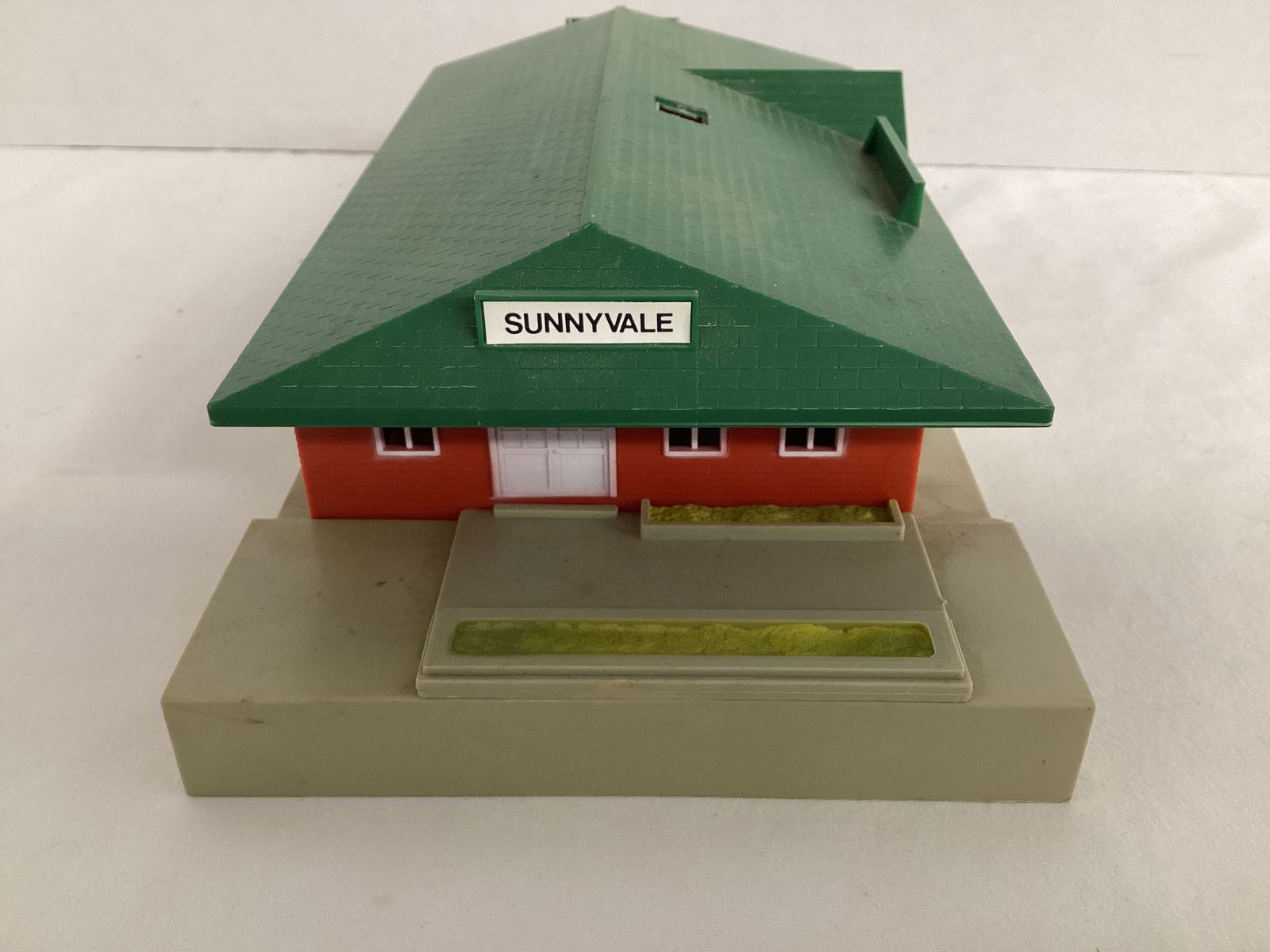 Bachmann HO Scale Model Train Station - 5