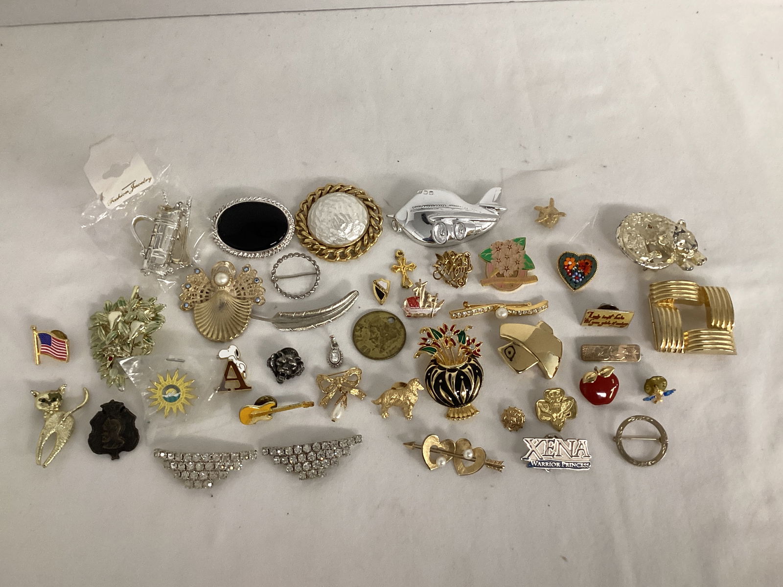 Brooches and Pins (1 of 7)