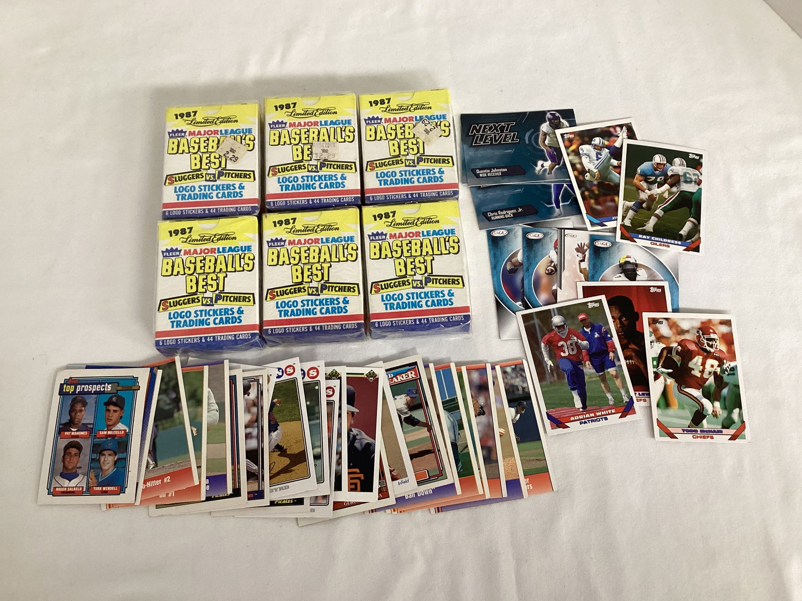 1987 Fleer Baseball Cards, Loose Football and Baseball Cards: . 