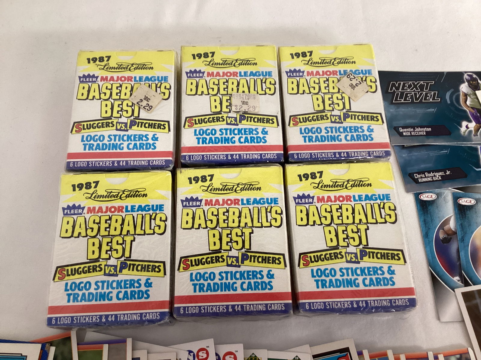 1987 Fleer Baseball Cards, Loose Football and Baseball Cards - 2