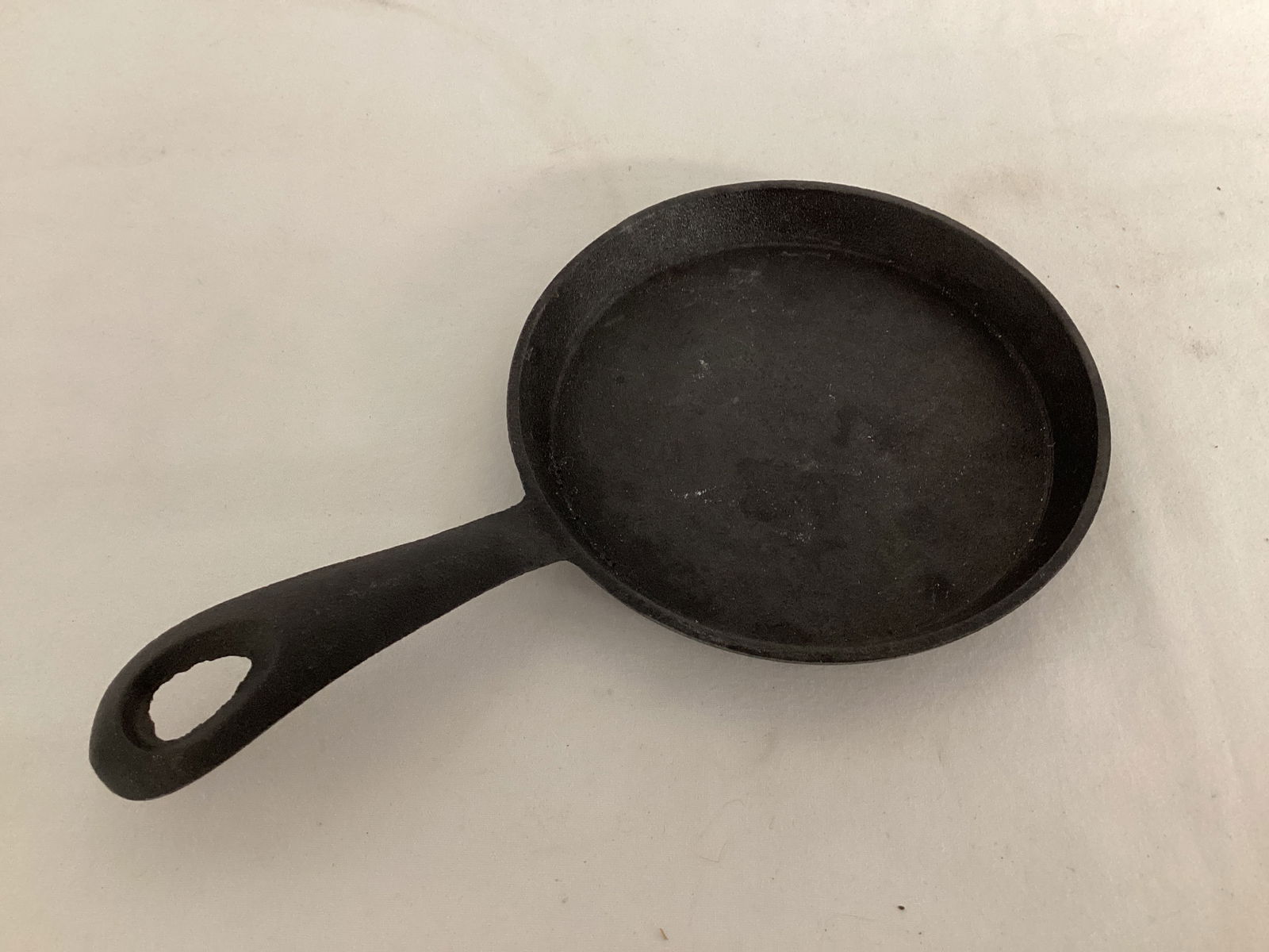 Small Cast Iron Skillet (1 of 3)