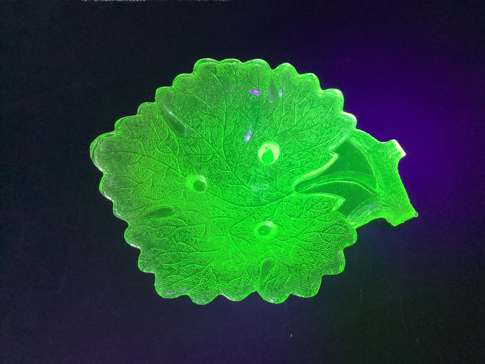 Vaseline Glass Leaf Dish: 5 1/2" diameter 