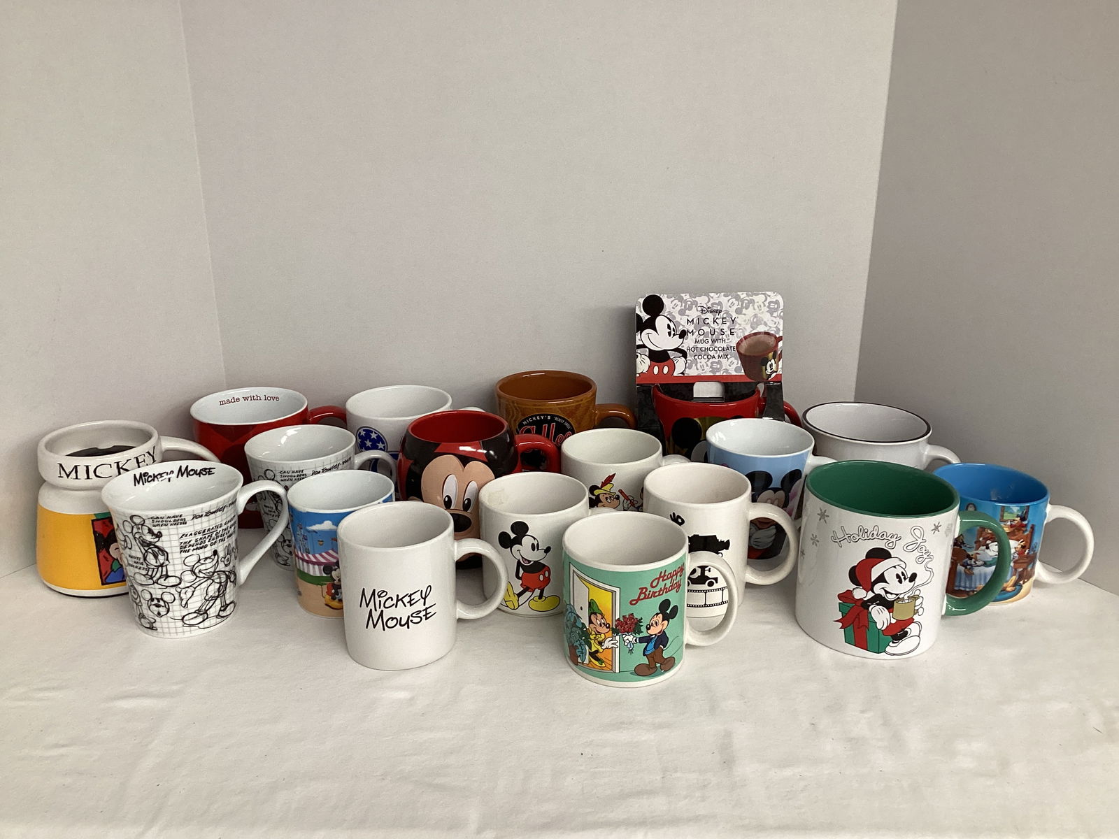 Disney Coffee Cups: shipping unavailable for this lot 
