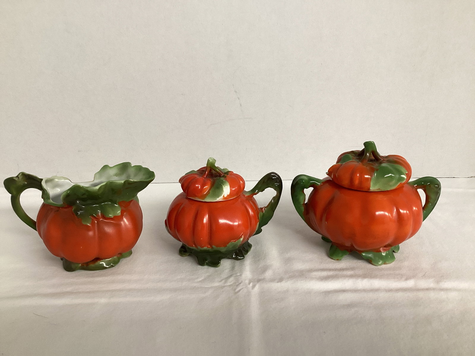 Royal Bayreuth Tomato Creamer, Sugar, and Condiment Pot: some wear to finish 