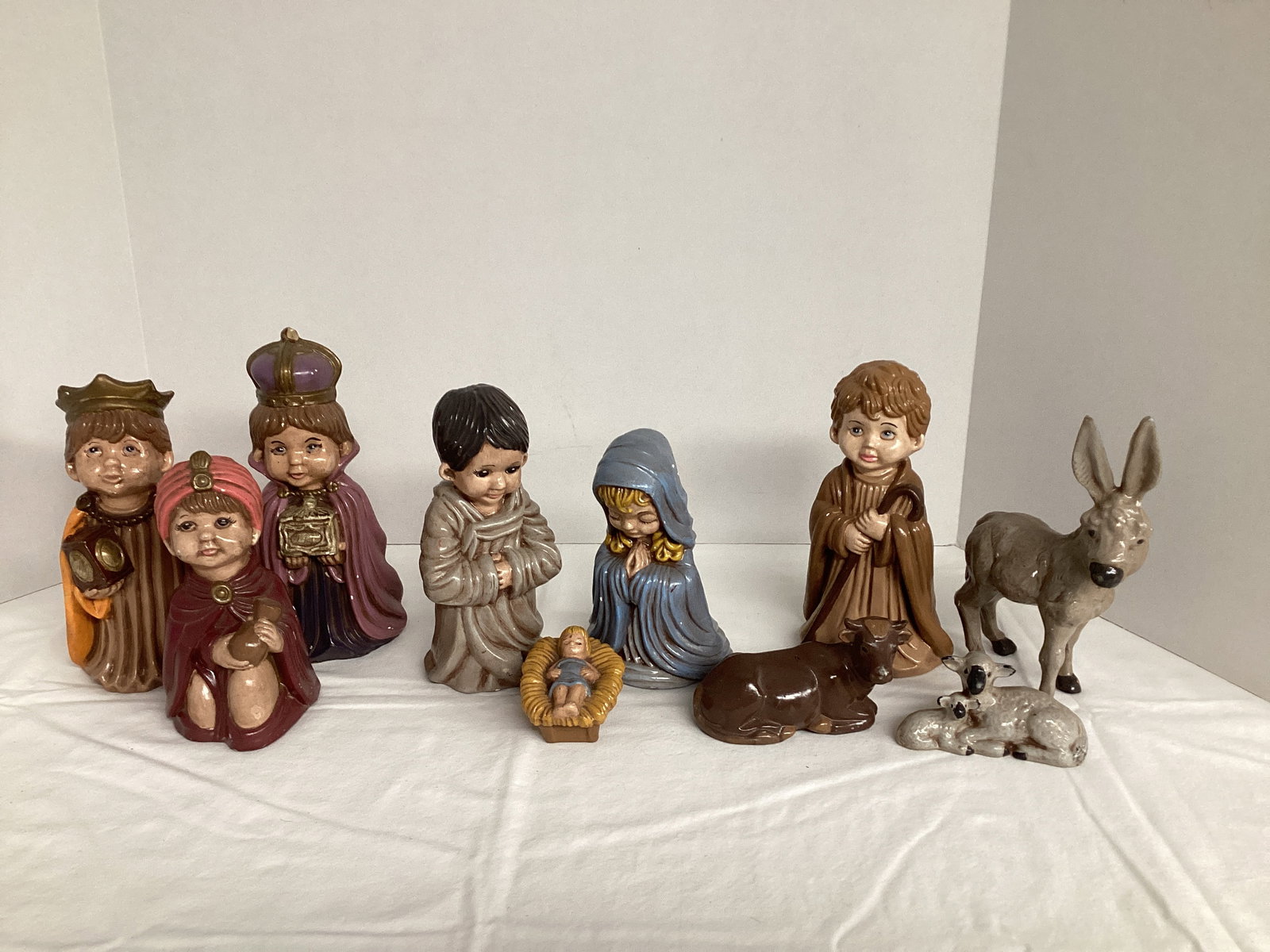 Vintage Ceramic Nativity Set: wear to finish 