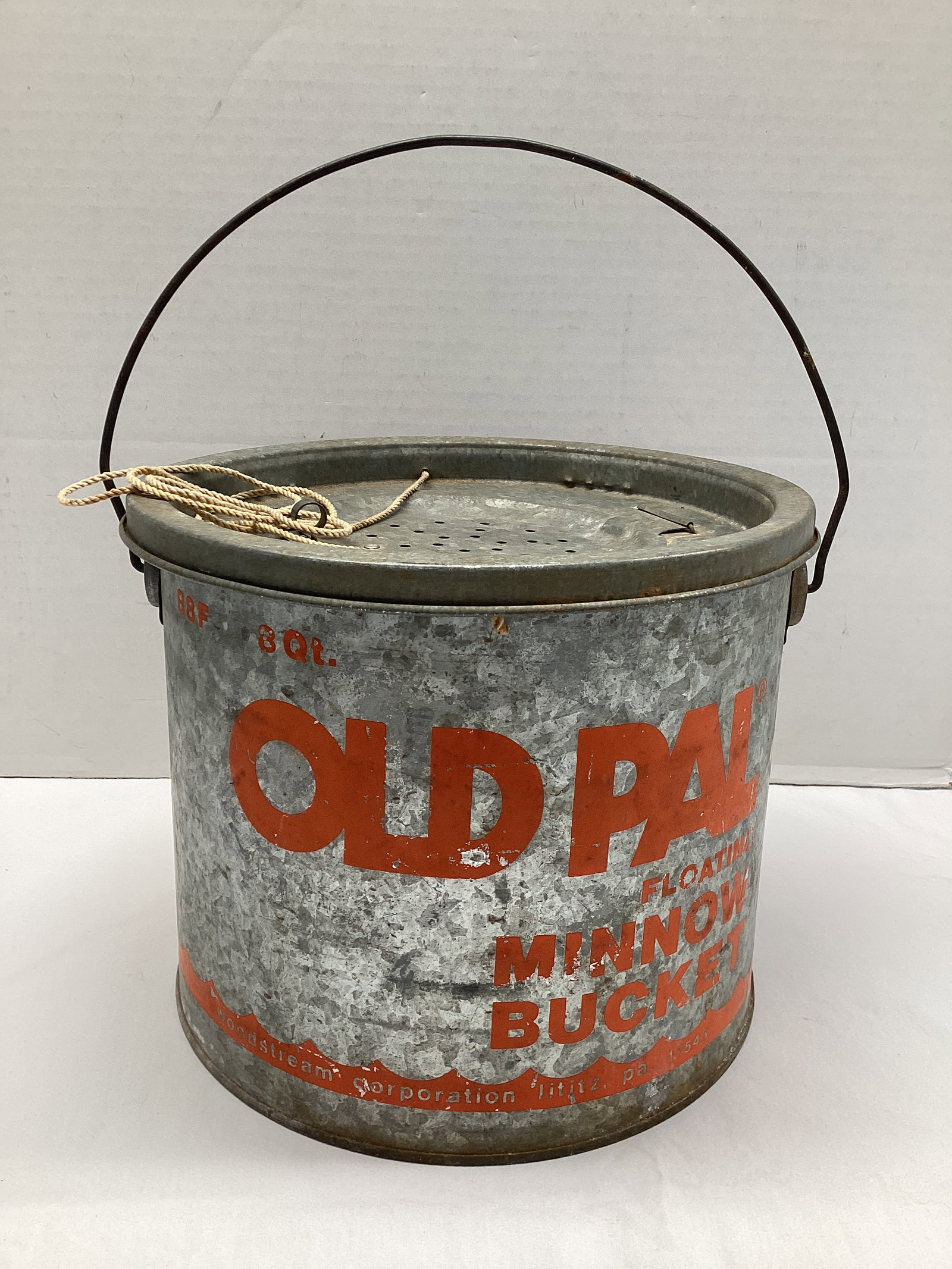 Vintage Old Pal Galvanized Floating Minnow Bucket (1 of 7)
