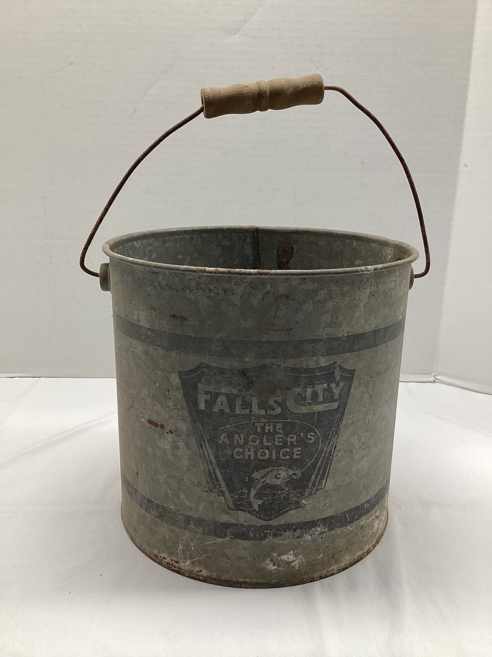 Falls City The Angler's Choice Galvanized Bucket: 9 3/8" diameter x 9" h 
