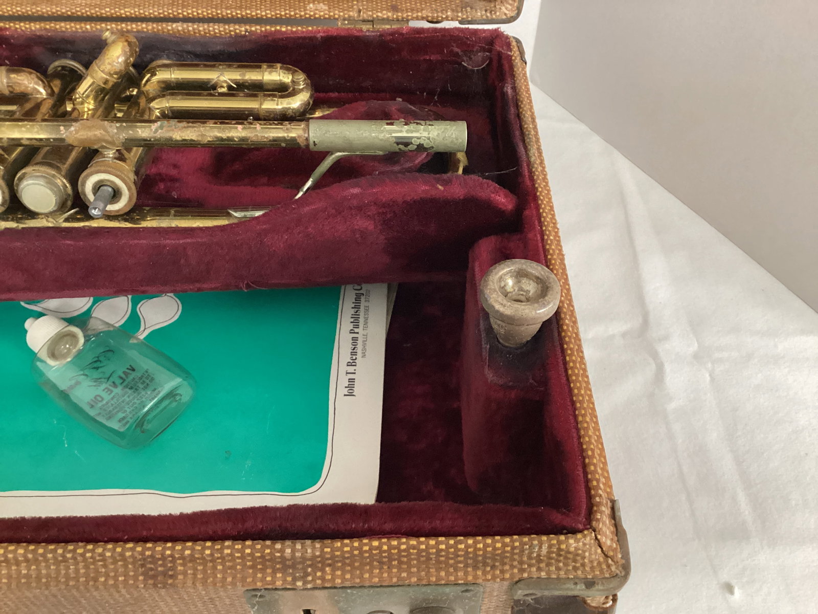 Vintage Bundy Trumpet in Case - 5