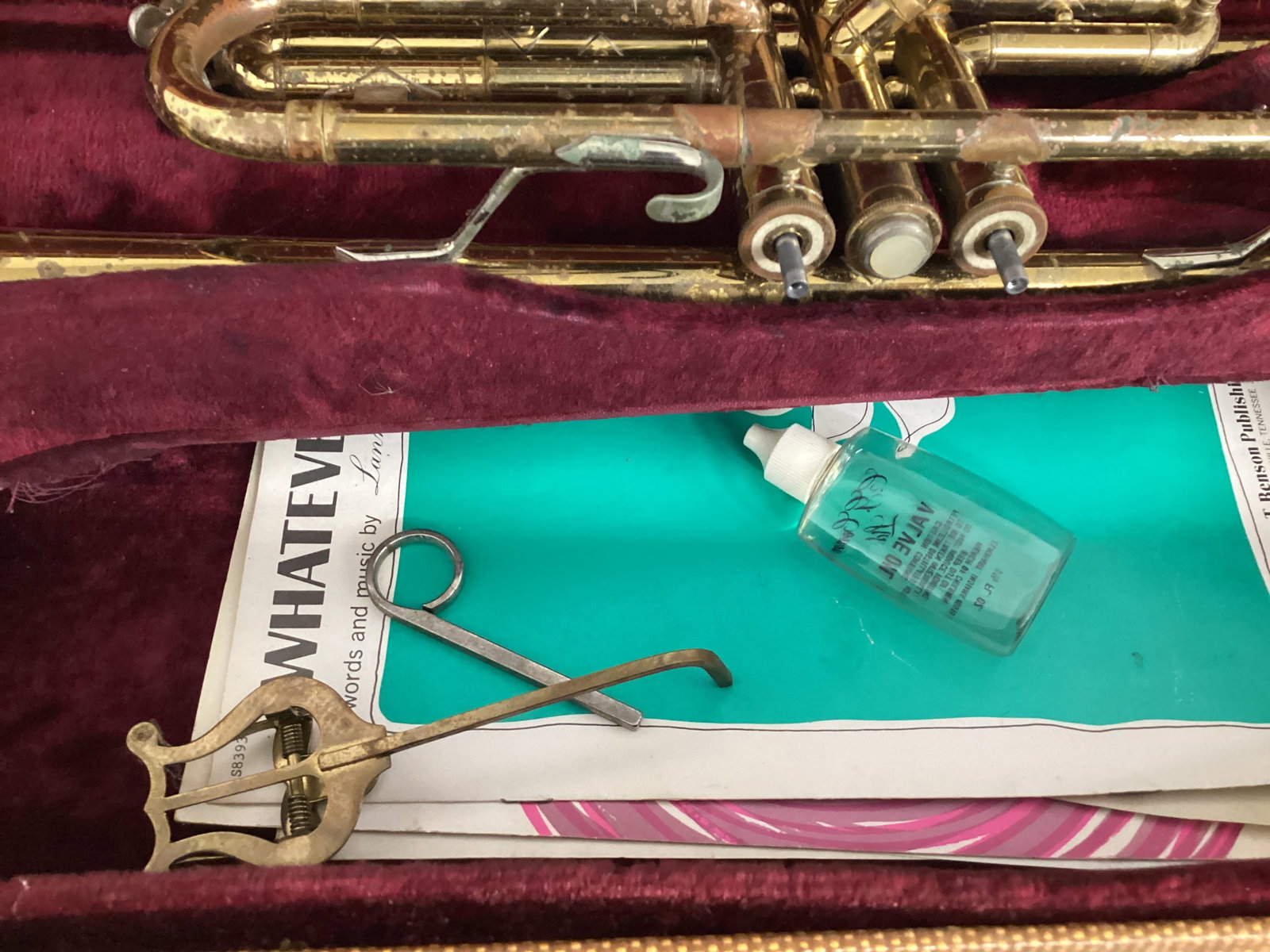 Vintage Bundy Trumpet in Case - 6
