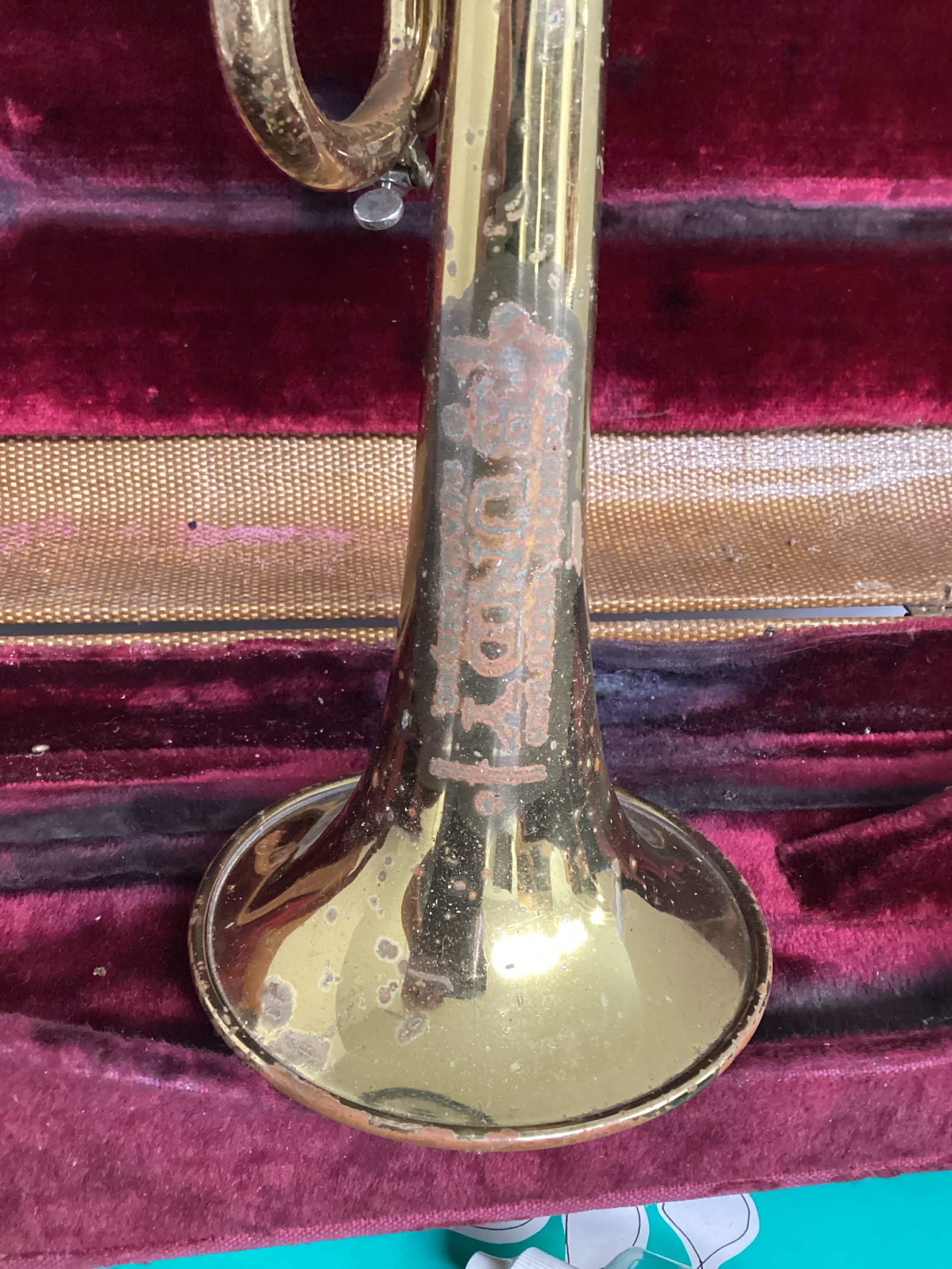 Vintage Bundy Trumpet in Case - 7
