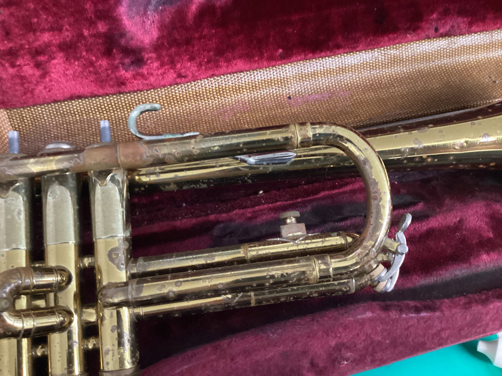 Vintage Bundy Trumpet in Case - 8
