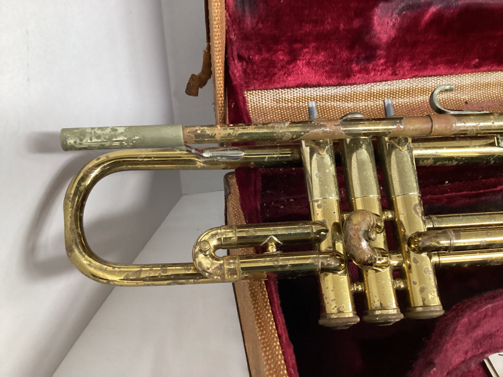 Vintage Bundy Trumpet in Case - 9
