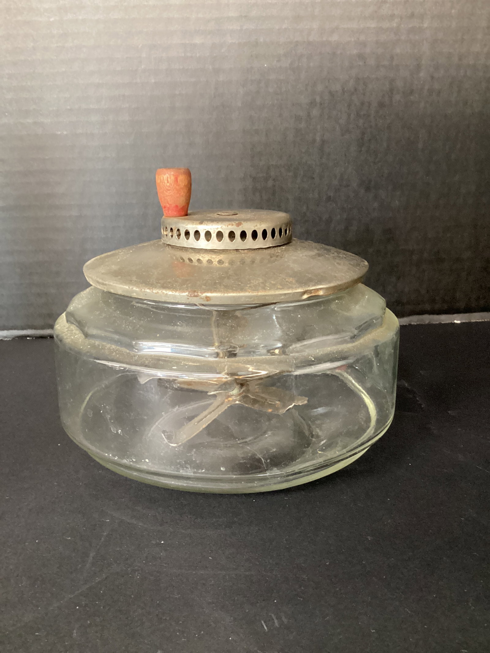 Vintage Glass and Metal Hand Crank Egg Beater/Food Mixer: cannot get top off, 6" diameter