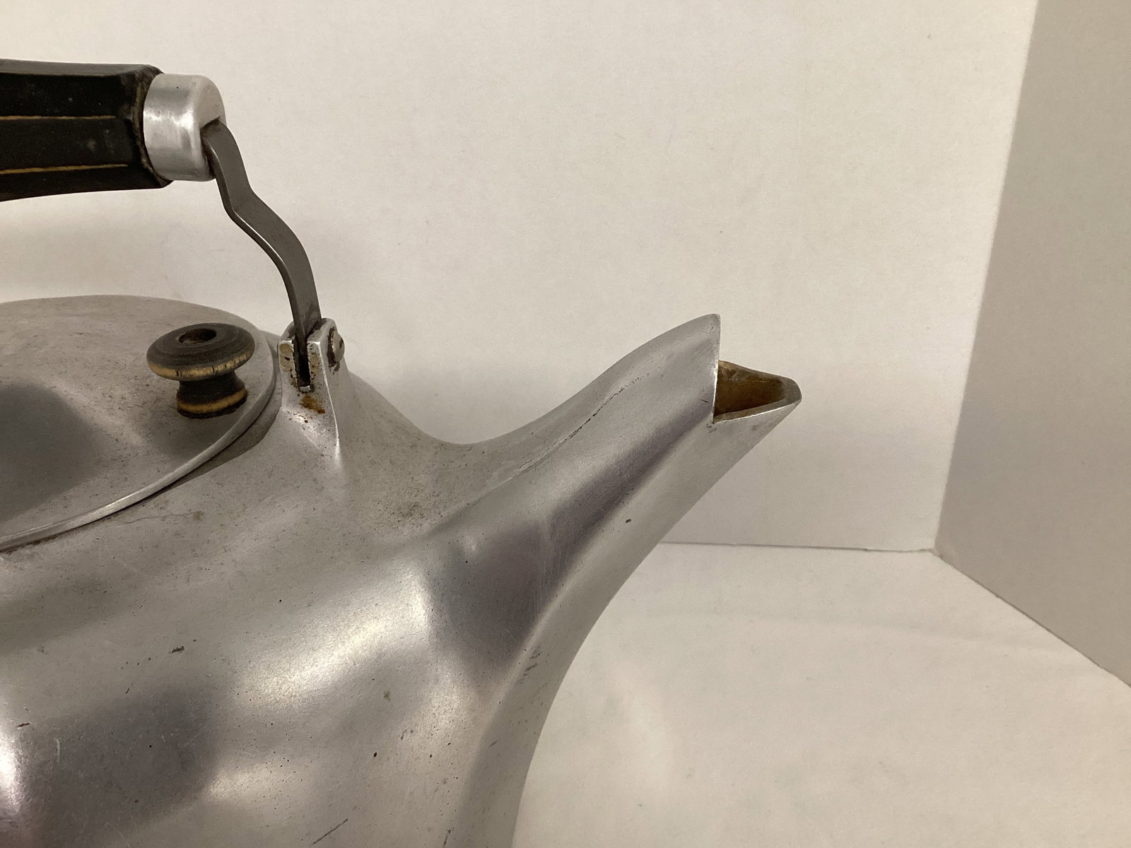 Griswold 5 Quart Colonial Design Cast Aluminum Tea Kettle - 3