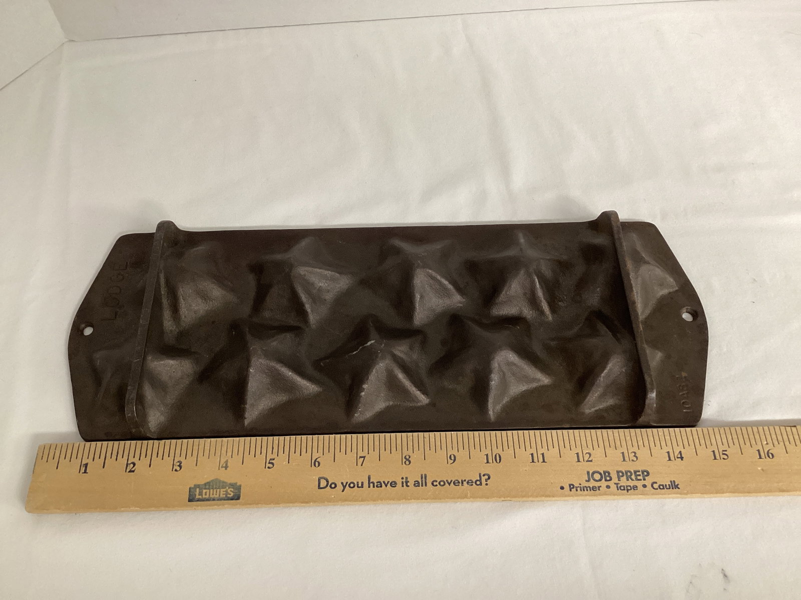 Lodge Cast Iron Star Shaped Muffin Pan - 4