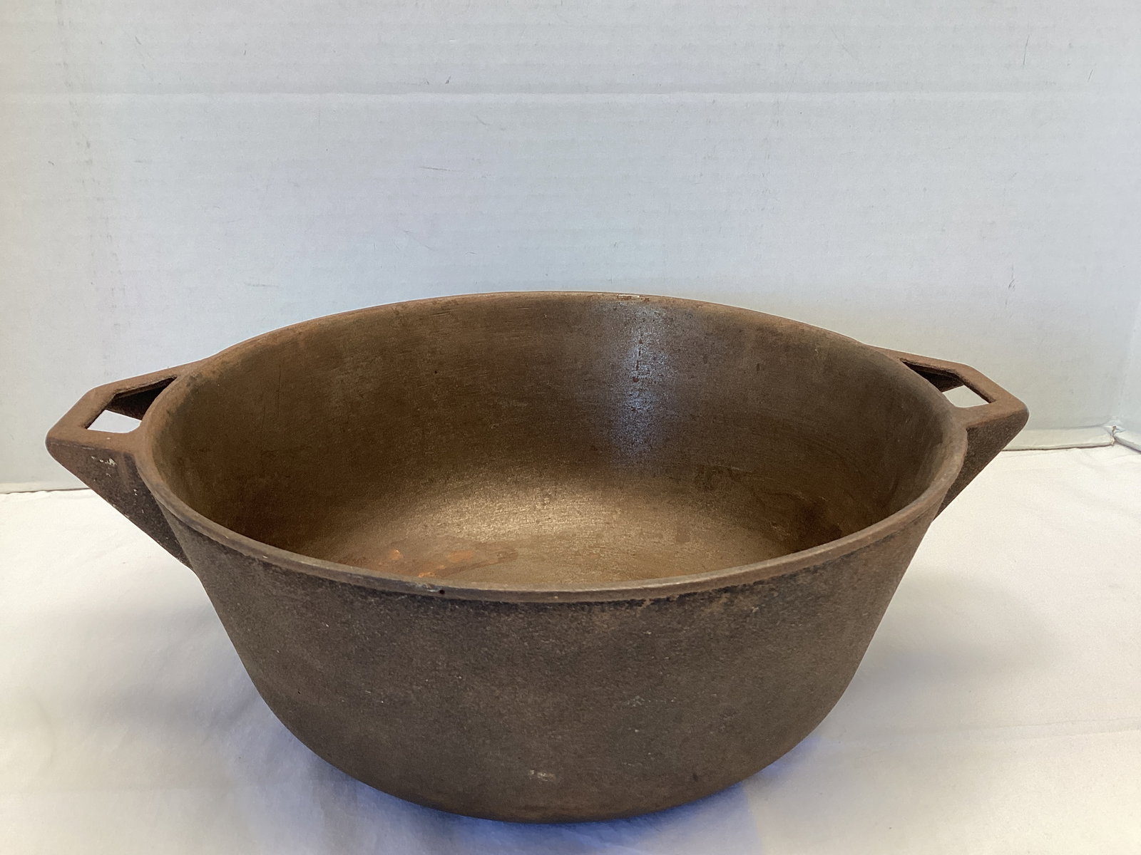 Griswold Heartstone 4 Quart Cast Iron Pot: 10 1/4" diameter x 4" h 