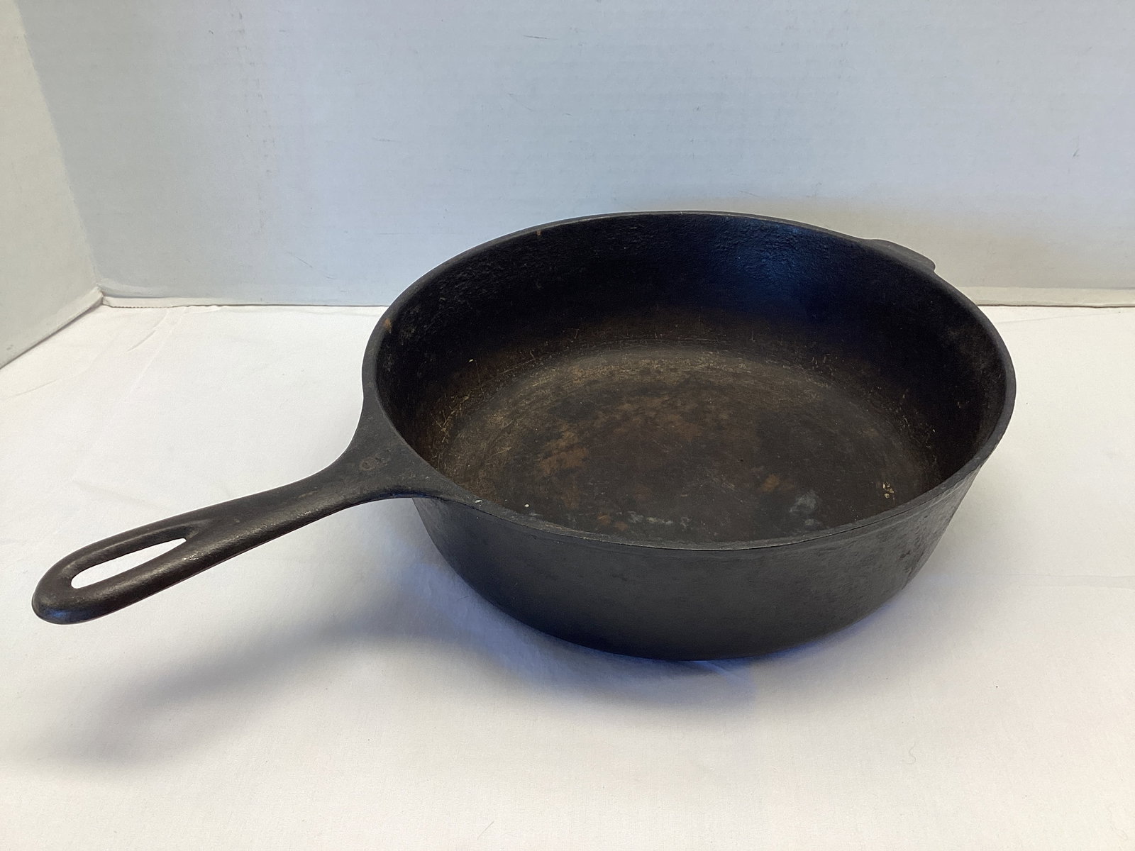 Wagner Ware Sydney Cast Iron Fryer: marked 8 on the handle, 10 1/4" diameter x 3" h