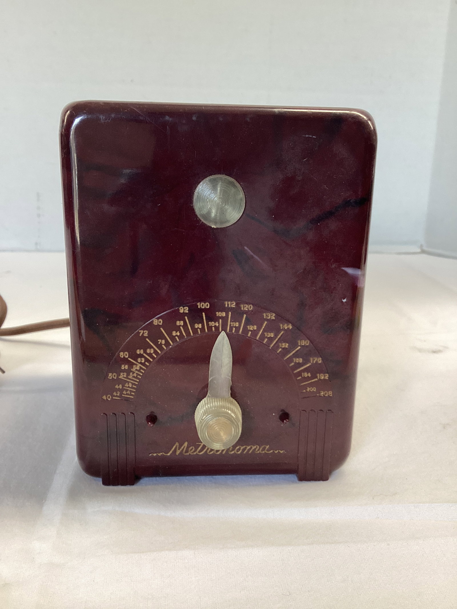 Selmer Electric Metronoma: works, 4 1/4" w x 5" d x 5 1/2" h 